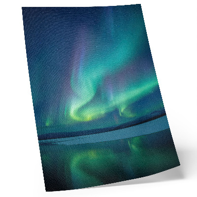 Affisch Norrsken i bakgrunden av vacker nattnatur