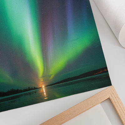 Hållbar väggposter Aurora Borealis över ett nattlandskap fullt av stjärnor
