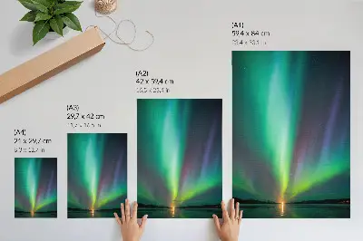 Väggposter Aurora norrsken över ett stjärnklart nattlandskap
