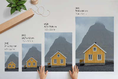 Hållbar väggposter Gult hus berg minimalism enkelhet fred