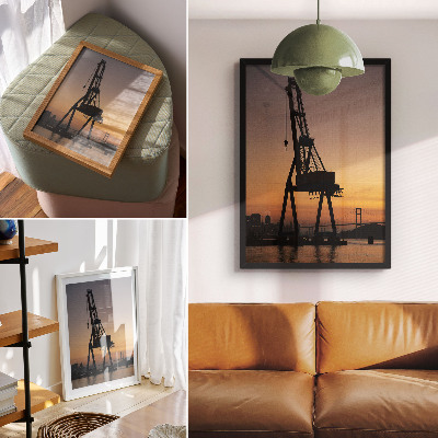 Hållbar väggposter Industriell kran silhuett solnedgång bro