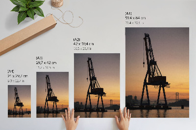 Hållbar väggposter Industriell kran silhuett solnedgång bro