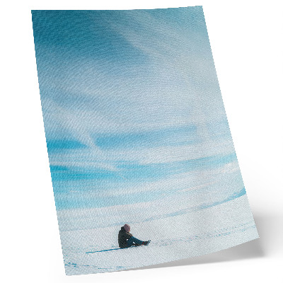Affisch Blå himmel över den snötäckta ödemarken, tystnad och rymd