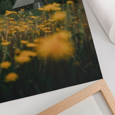 Hållbar väggposter Rustik stuga skog gula blommor oskärpa