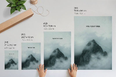 Hållbar väggposter Monokromatisk bergsmystisk atmosfär fred