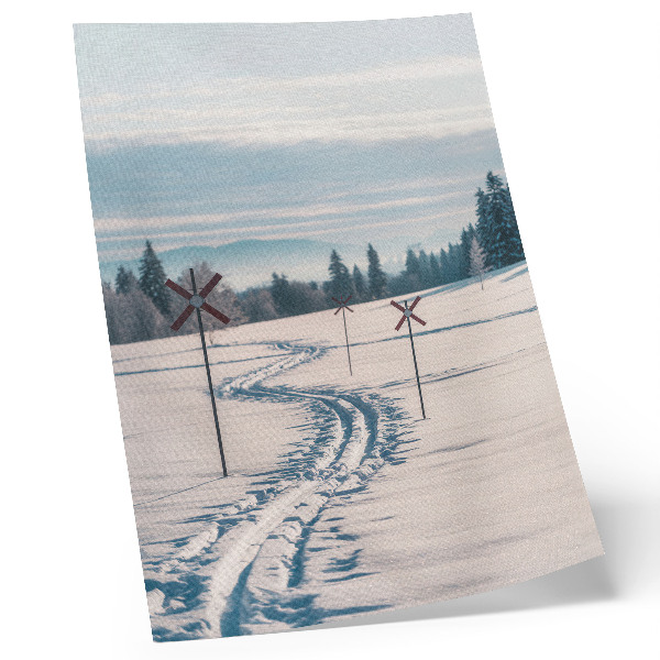 Poster Vinterlandskap, skidspår, berg, träd, himmel