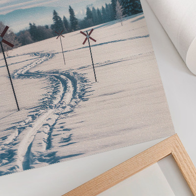Poster Vinterlandskap, skidspår, berg, träd, himmel