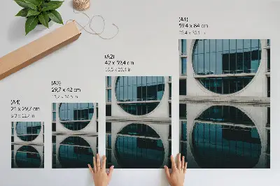 Affisch modern arkitektur med glasreflektion av byggnad