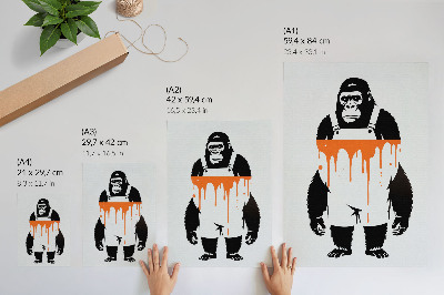 Dekorativ väggaffisch En gorilla i overall mot en vibrerande orange bakgrund
