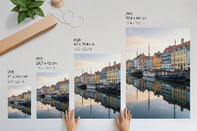 Poster Färgglada byggnader speglas charmigt i vattnet