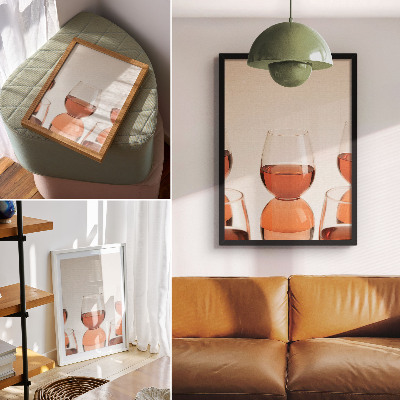 Hållbar väggposter Glasögon med rosa vätska på en ljus bakgrund