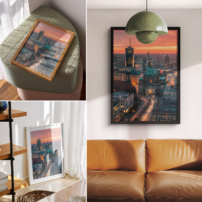 Hållbar väggposter Modern stad på kvällen med varm belysning