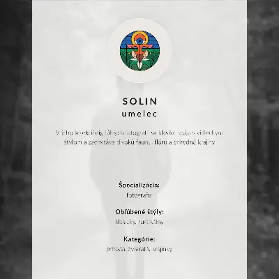 Väggaffisch svartvit häst i skogsmiljö