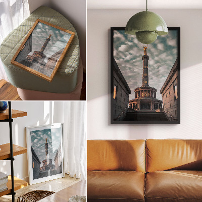 Affisch En elegant kolonn med en ängel och modern arkitektur