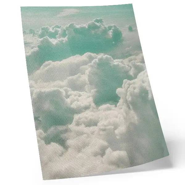 Poster moln på en blå himmel med tema fred och harmoni