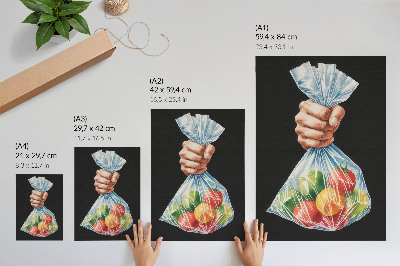 Hållbar väggposter En hand med en plastpåse full av färgglad frukt