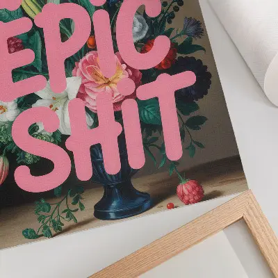 Hållbar väggposter med motiv av färgglada blommor och rosa bokstäver i livfull kontrast