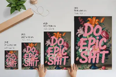 Hållbar väggposter med motiv av färgglada blommor och rosa bokstäver i livfull kontrast