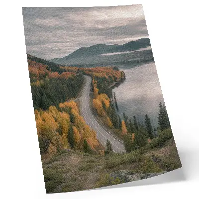 Hållbar väggposter med motiv av en pittoresk väg bland träden vid sjön