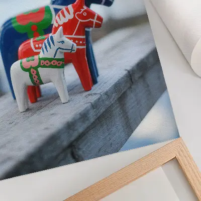 Hållbar väggposter med färgglada hästfigurer i skandinavisk stil
