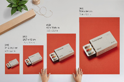 Hållbar väggposter Minimalistisk kapselförpackning med färgglad bakgrund.