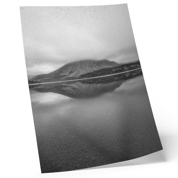 Hållbar väggposter Nyanser av grått berg sjö reflektion harmoni