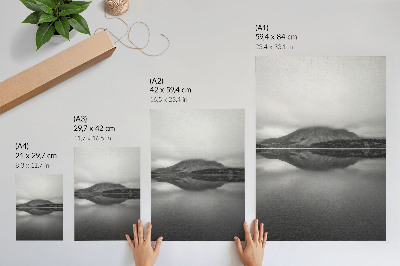 Hållbar väggposter Nyanser av grått berg sjö reflektion harmoni