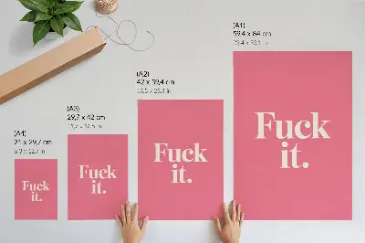 Hållbar väggposter med rosa bakgrund och vita bokstäver i modern stil