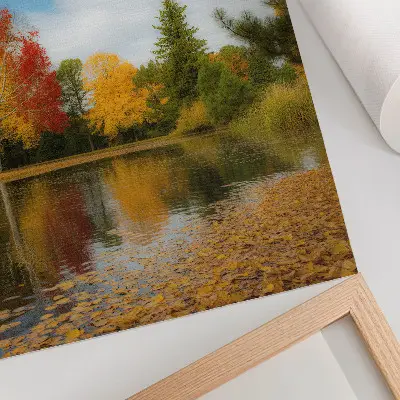 Hållbar väggposter färgglada träd vid sjön med höststämning