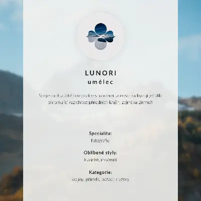 Poster grå, majestätiska berg vid en lugn sjö