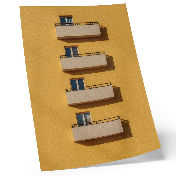 Affisch Gul fasad, fyra balkonger, minimalistisk komposition