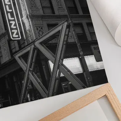Väggposter svartvitt motiv av arkitektur med neonljus på hotell