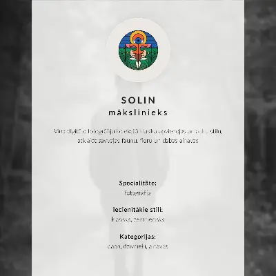 Hållbar väggposter häst på äng med molnig morgon och harmonisk natur