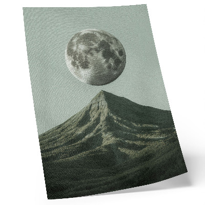 Poster Månen över berget grönt nyanserar mystiskt landskap