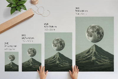Poster Månen över berget grönt nyanserar mystiskt landskap