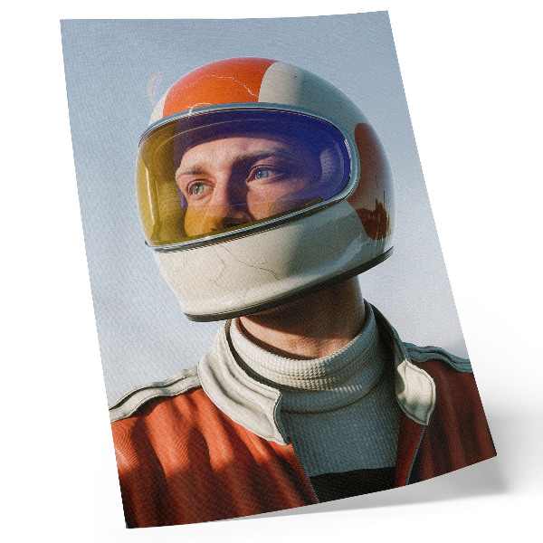 Poster En figur i en rymdhjälm, futuristisk atmosfär