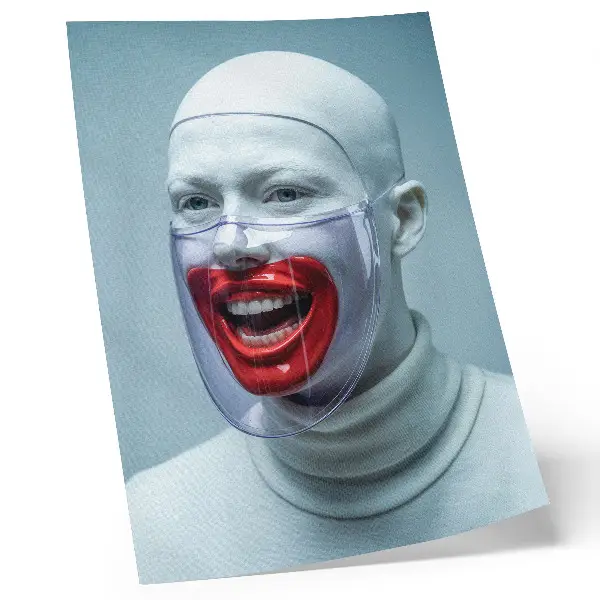 Poster modernt ansikte i en mask med glaserad röd yta