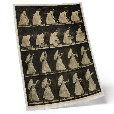 Dekorativ väggaffisch Kvinna som lyfter en korg, viftar med en näsduk (ca 1887), av Eadweard Muybridge