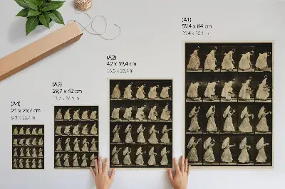 Dekorativ väggaffisch kvinna som lyfter en korg och viftar med en näsduk av Eadweard Muybridge från cirka 1887