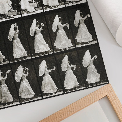 Poster Kvinna som lyfter en korg, viftar med en näsduk (1887) – fotografi av Eadweard Muybridge