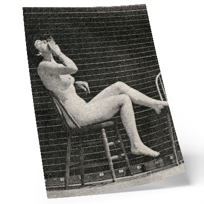 Affisch Kvinna sittande naken i en stol och rökande en cigarett, Eadweard Muybridge