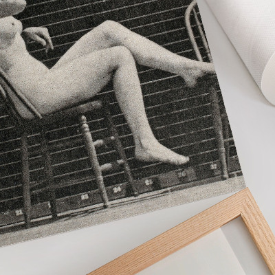 Affisch Kvinna sittande naken i en stol och rökande en cigarett, Eadweard Muybridge
