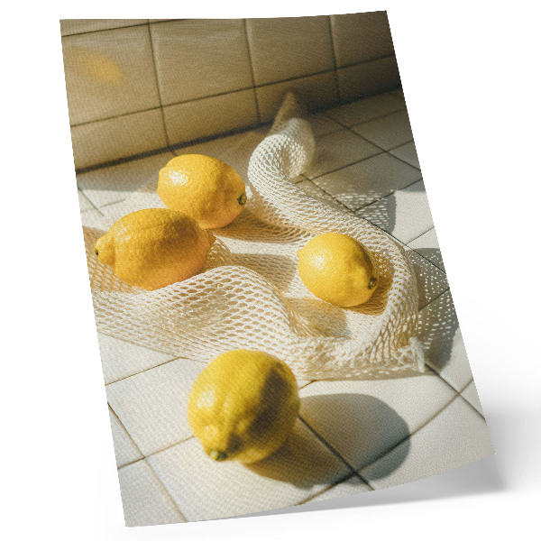 Poster Citroner på ett trådnät i en köksmiljö