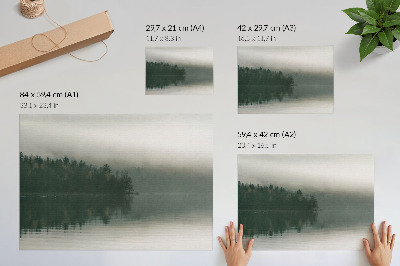Väggposter Dimmigt skogslandskap vid sjön