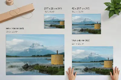 Stilren väggposter med motiv av berg sjö moln och bro