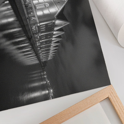 Poster Monokromatisk arkitektur med reflektion i vattnet