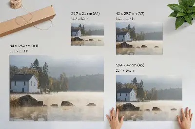 Poster till sovrum dimmigt landskap med sjö, stuga och träd i höstfärger