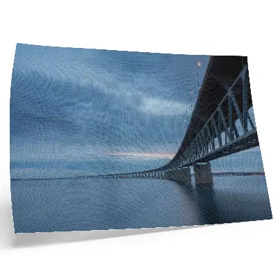 Väggposter modern bro över lugnt vatten