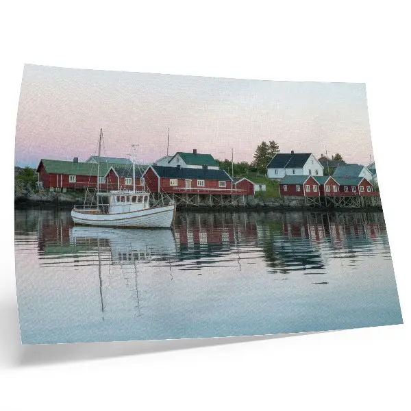 Poster kubistiska röda hus vid sjön