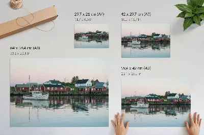 Poster kubistiska röda hus vid sjön